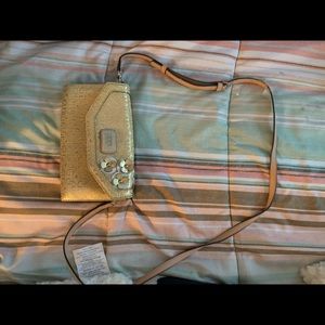 Gold Crossbody bag use